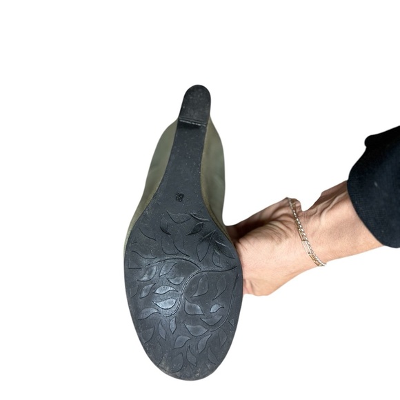 Women’s (Size 8) slip in, Suede Olive Green Wedge Ankle Booties- EUC - Picture 5 of 6